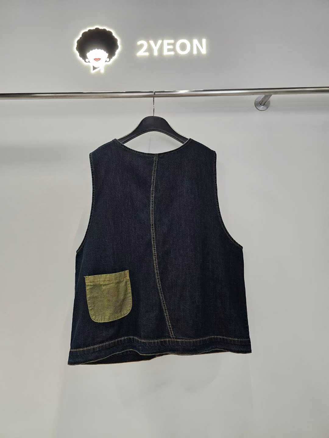 KYN2814 ~ Vest