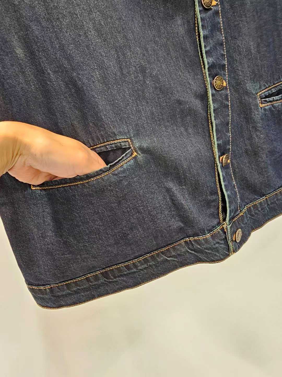 KYN2814 ~ Vest