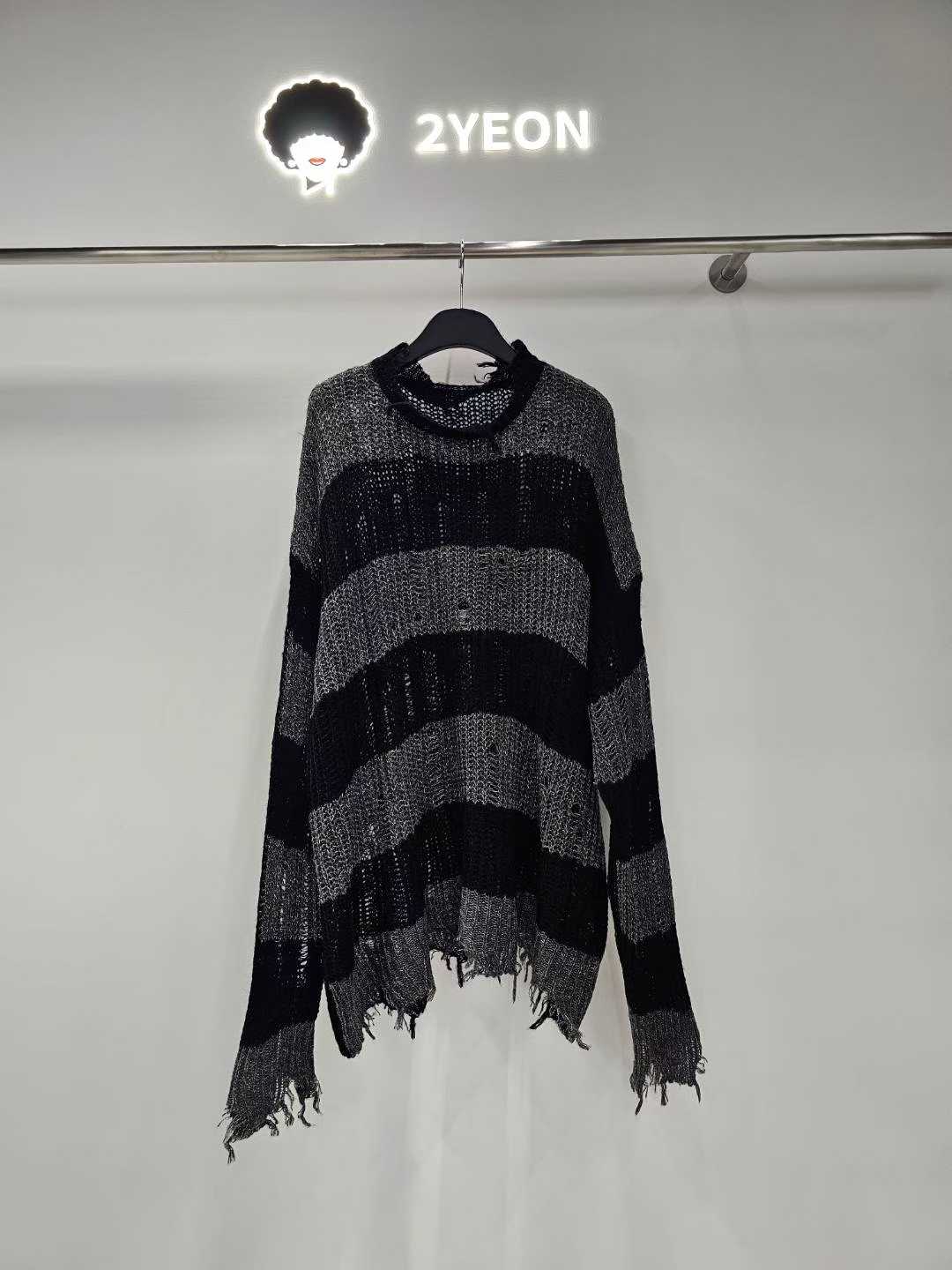KYN2809 ~ Top