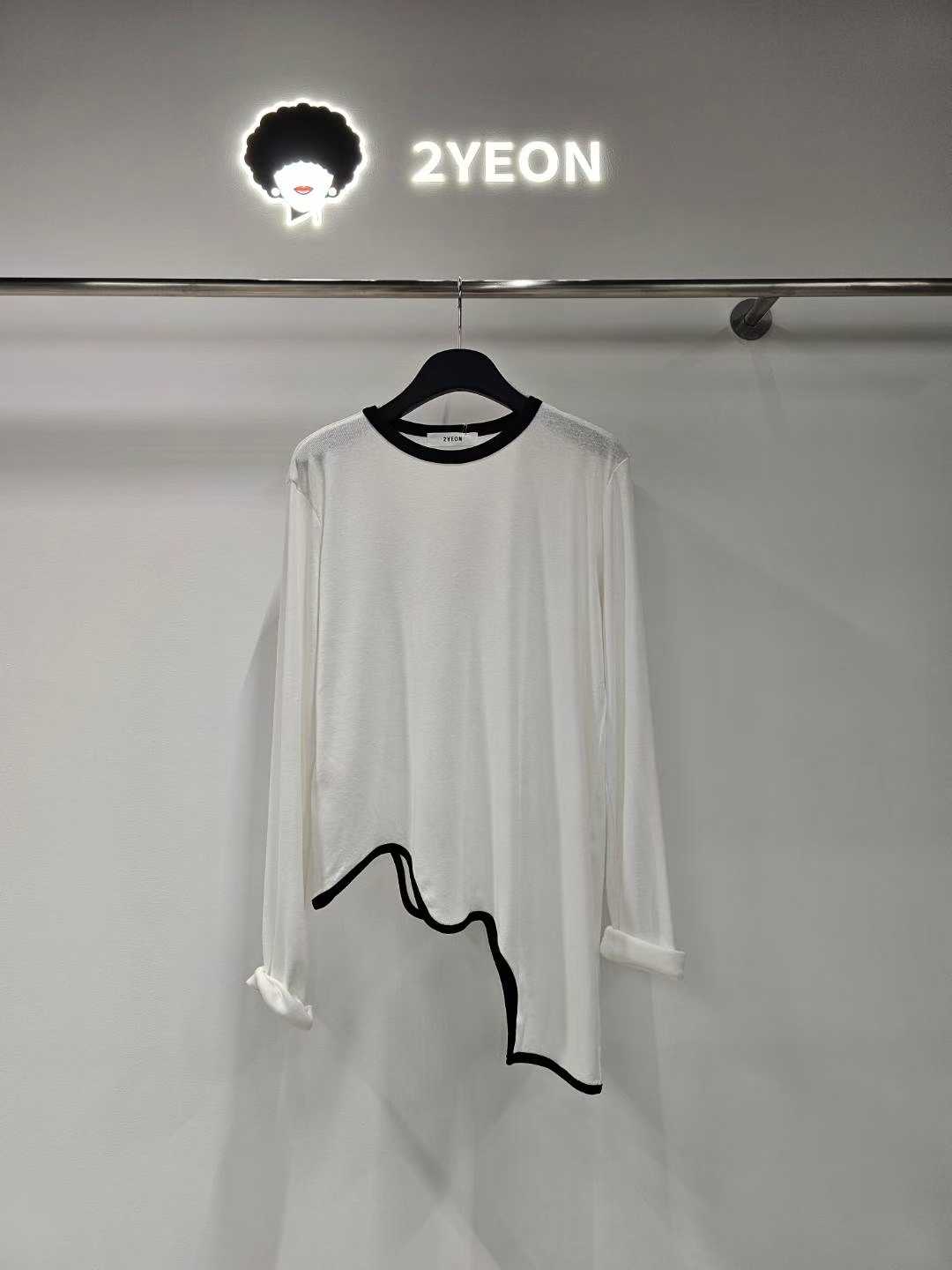KYN2808 ~ Top