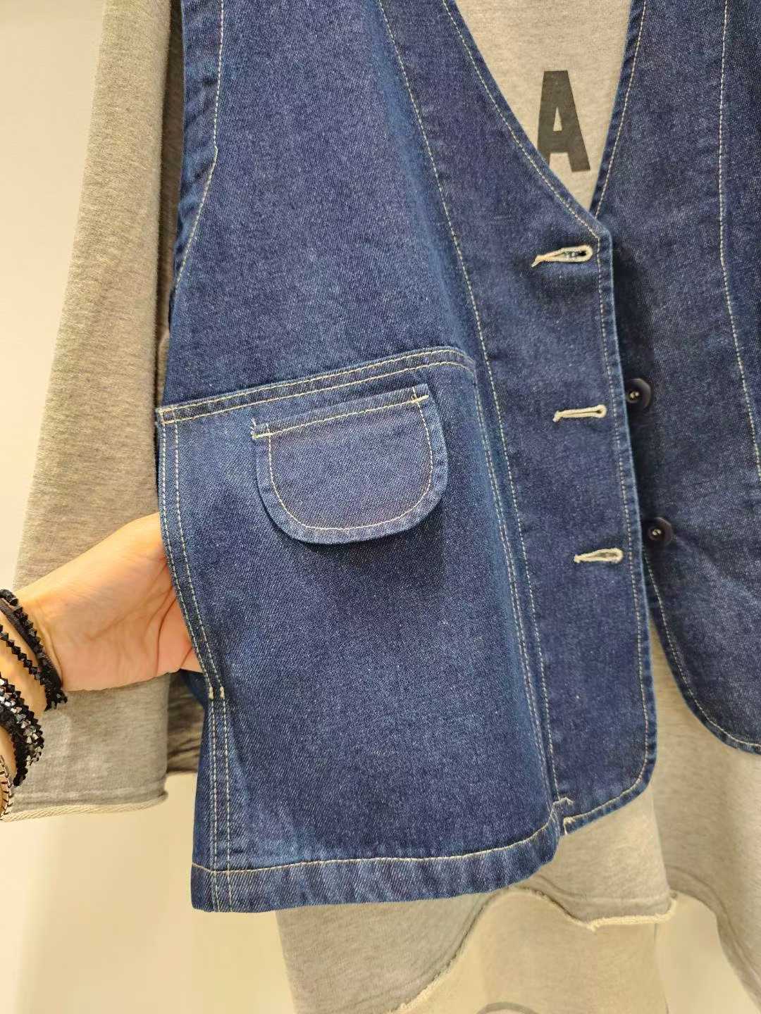 KYN2815 ~ Vest