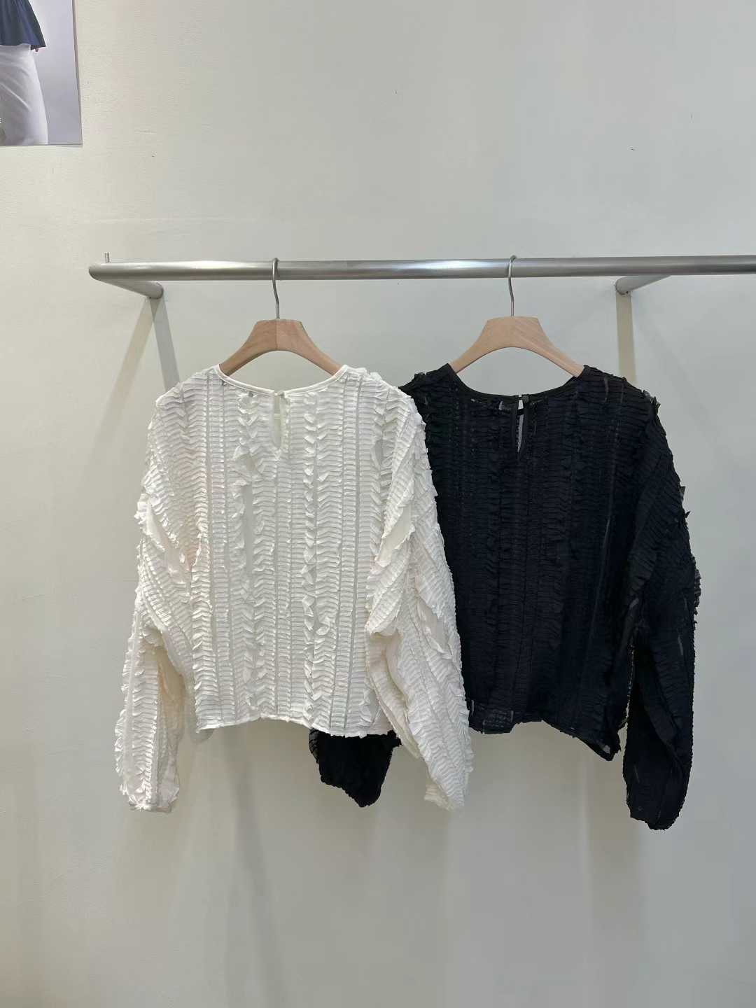 KMM803 ~ Top