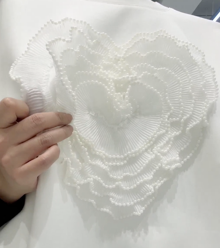 KCH609 - 3D Large Floral Sweater