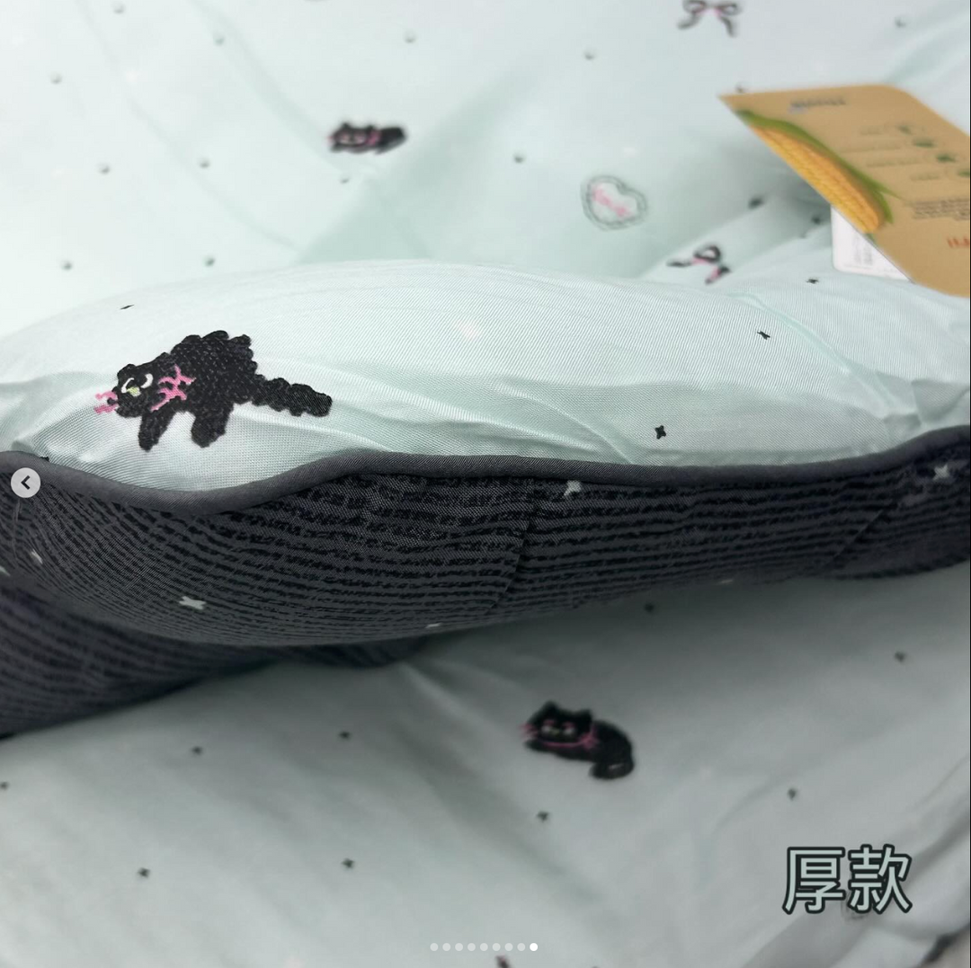 822 - Tencel Small Cat Duvet