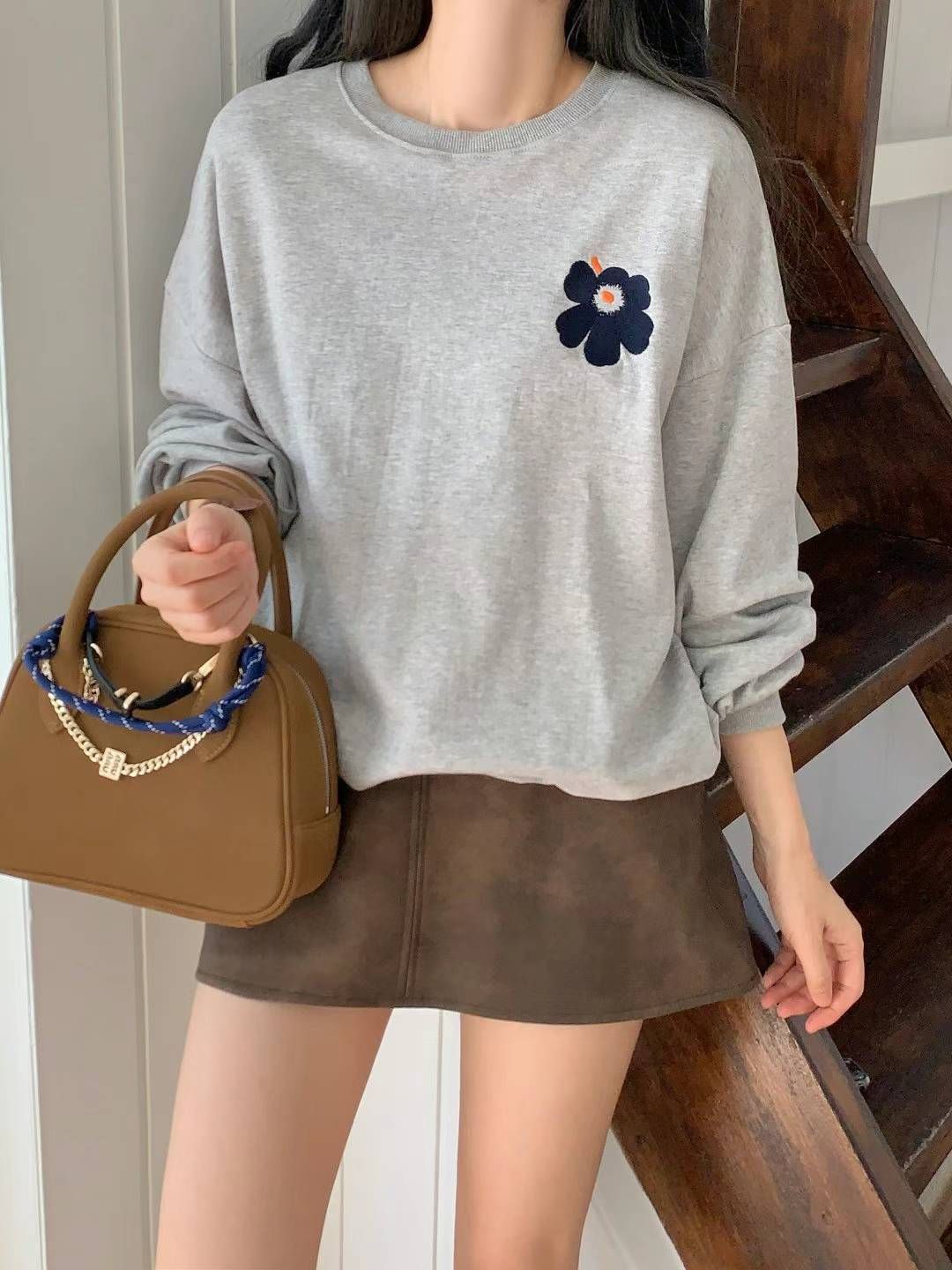 KBM840 ~ Flower Logo Sweater