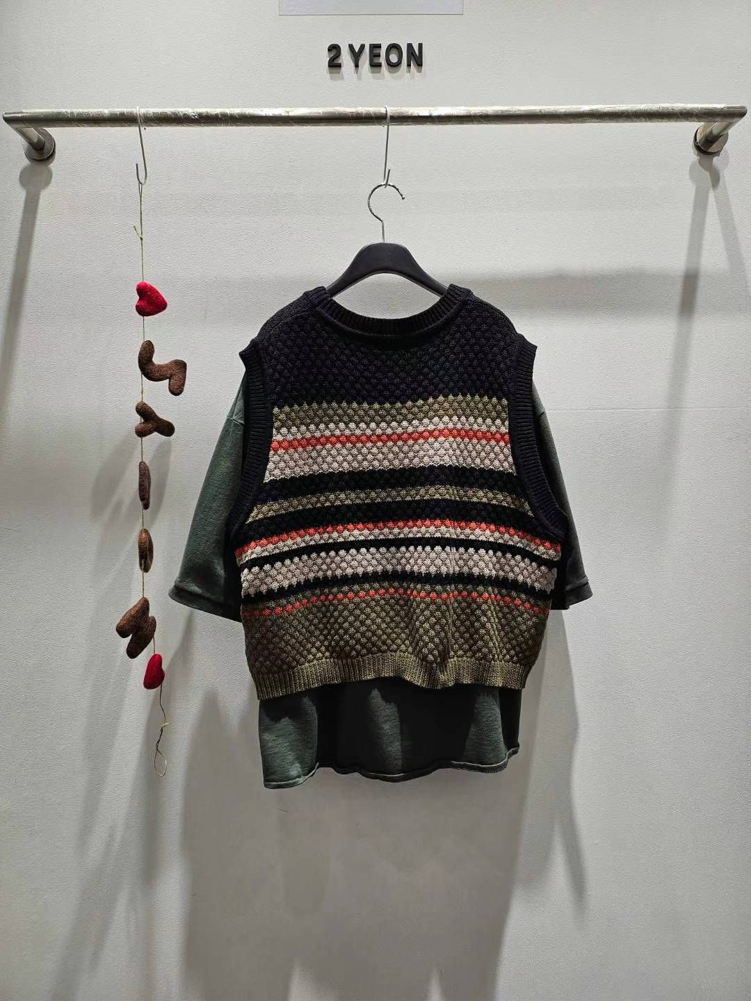 KYNS828 ~ Knit Vest